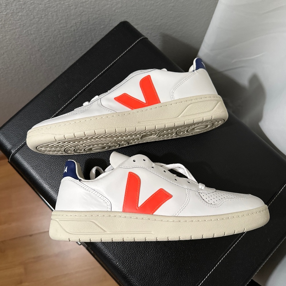 Veja V-10 Sneakers